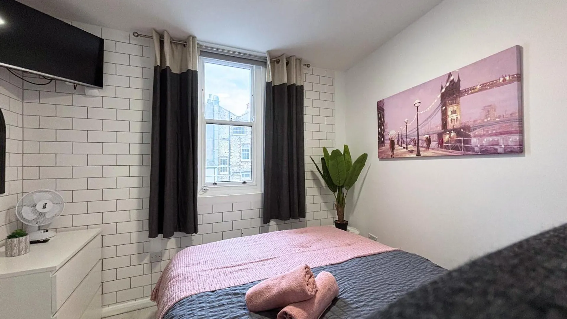 Brighton Coastal Bliss - 3 Bedroom Ap For Big Families And Group Up To 10 0*,  United Kingdom