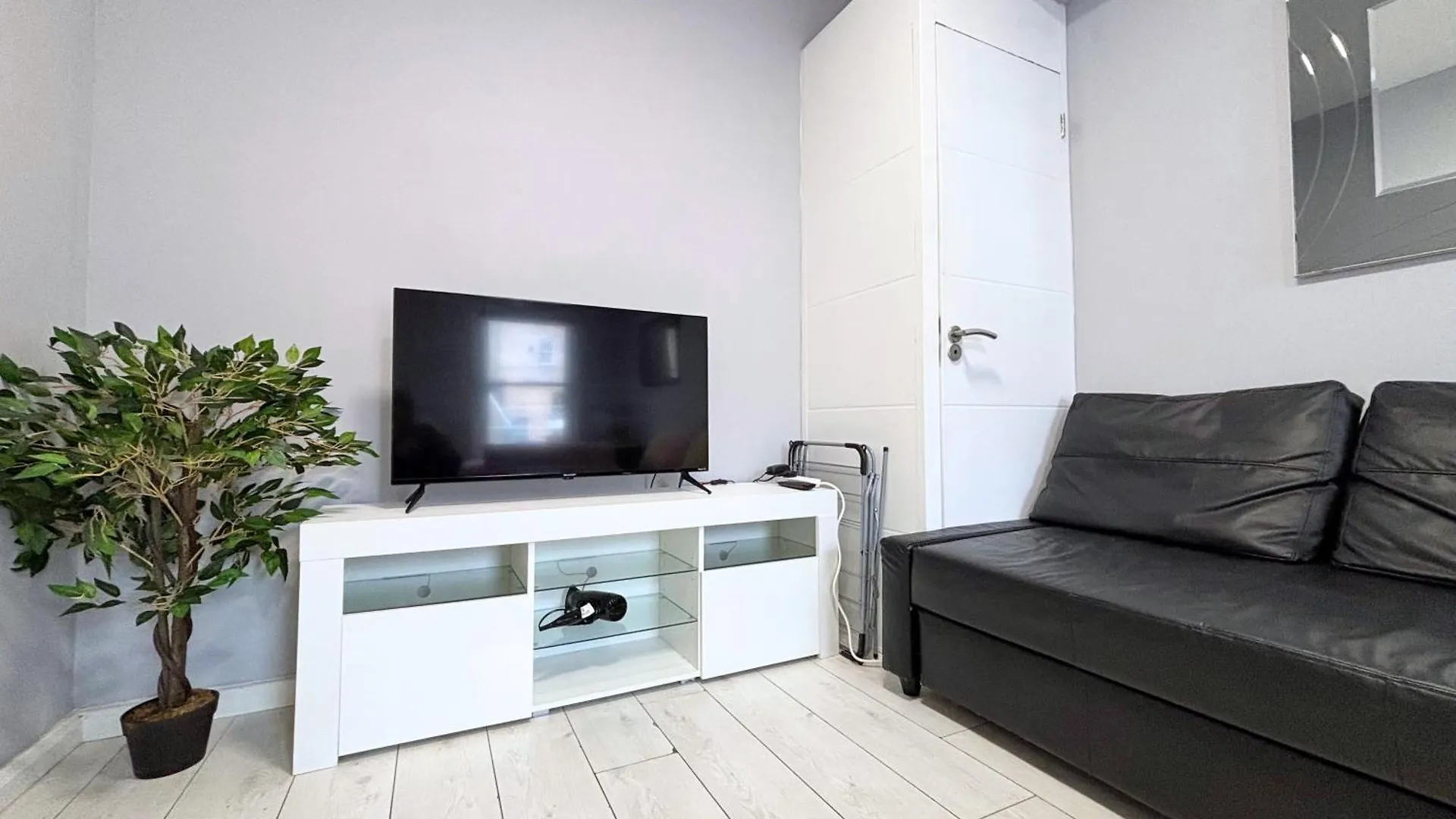 Brighton Coastal Bliss - 3 Bedroom Ap For Big Families And Group Up To 10 0*,  United Kingdom