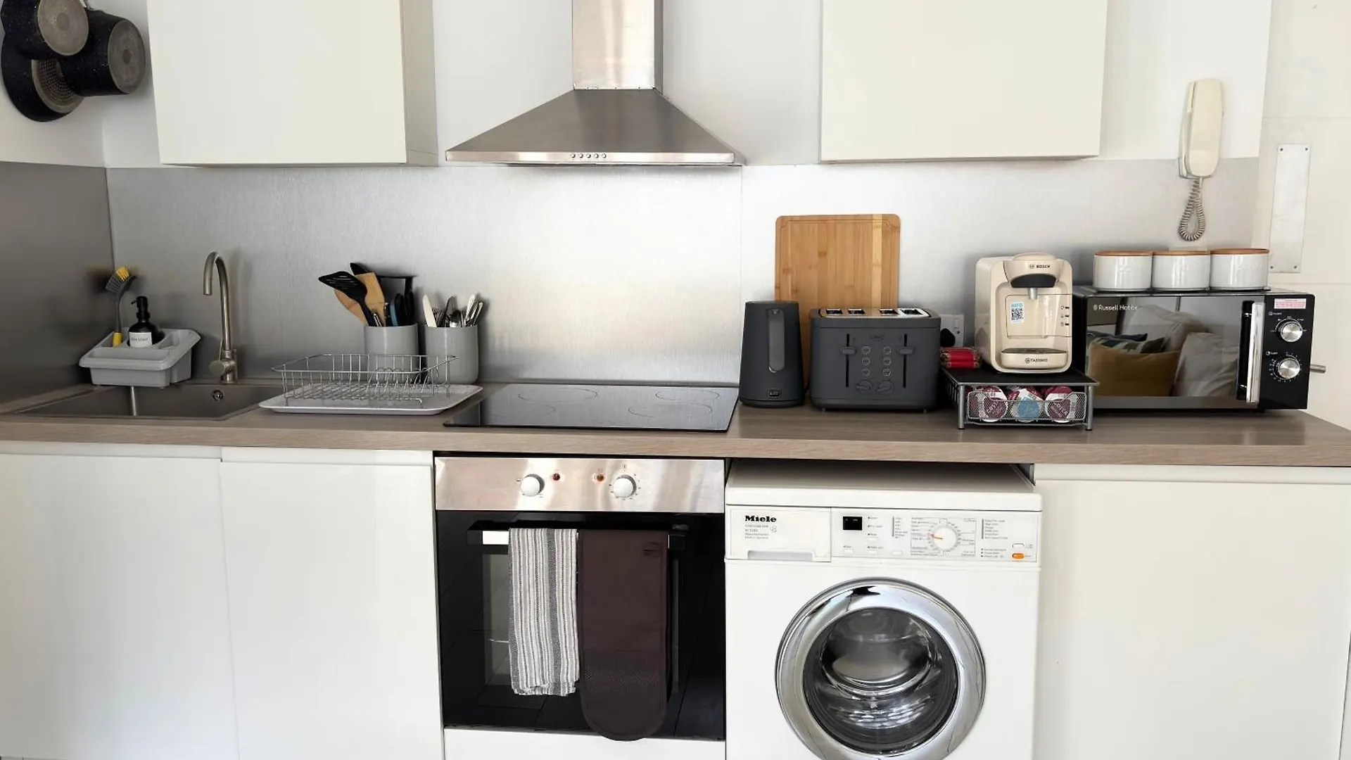 Apartment Brighton Coastal Bliss - 3 Bedroom Ap For Big Families And Group Up To 10